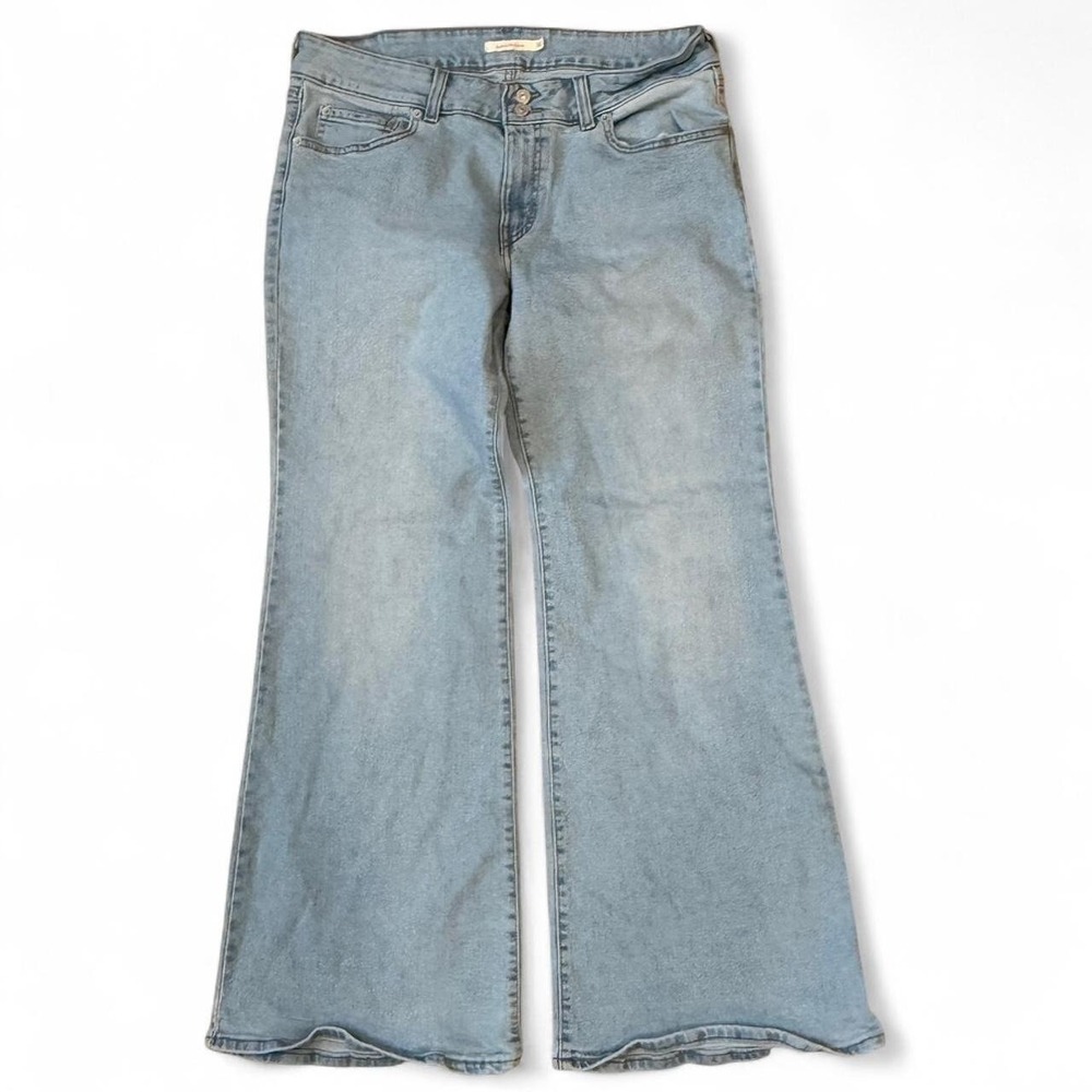Levis Superlow Light Wash Flared Blue Jeans Women's Size 34x31 BOHO Denim